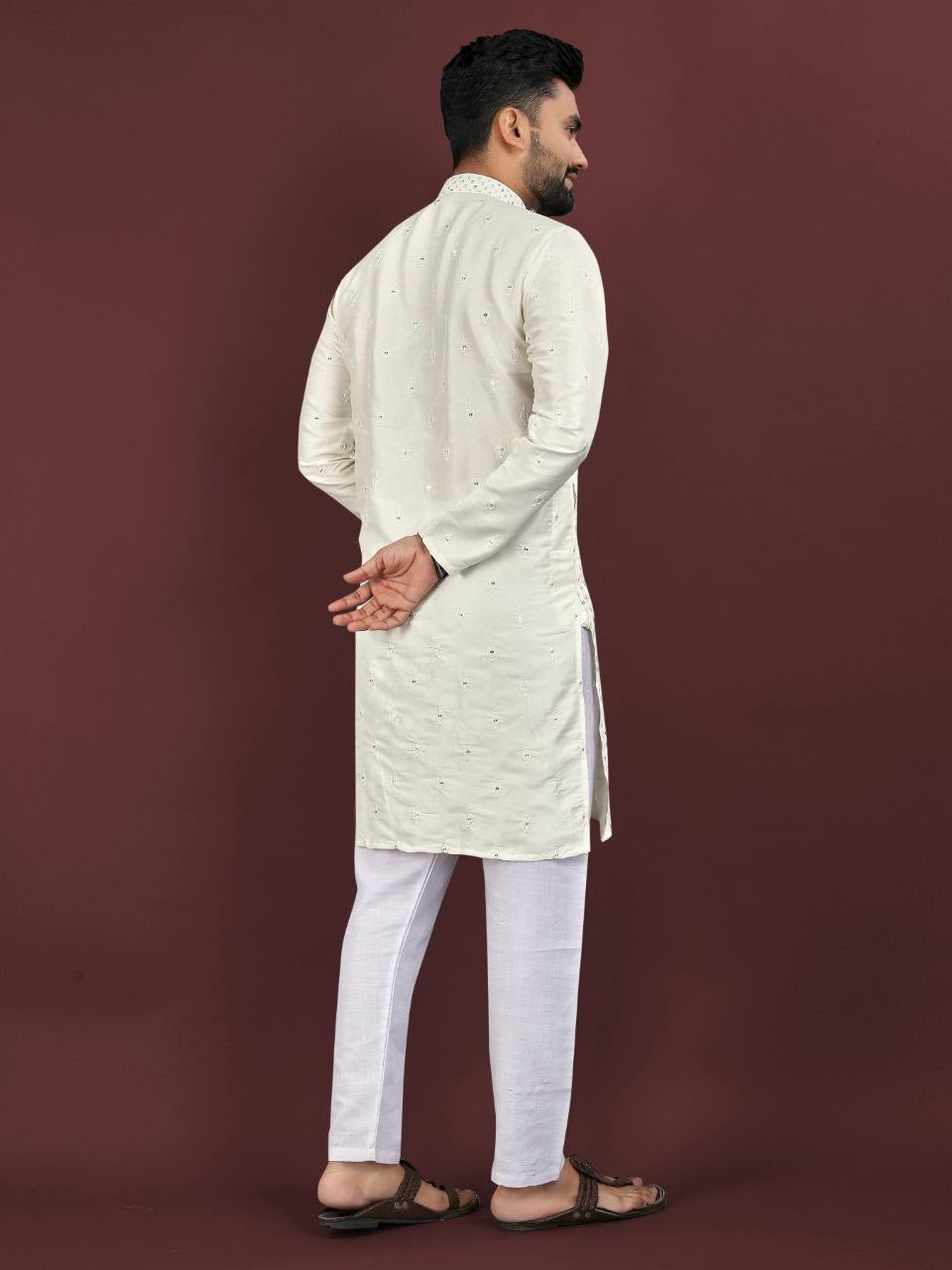 Men’s Embroidered Kurta Pajama Set