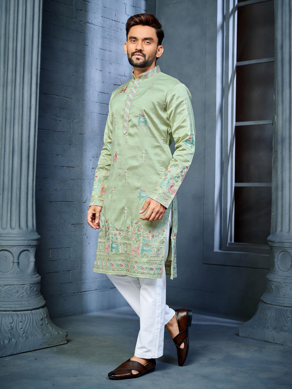 Men’s Embroidered Kurta Set