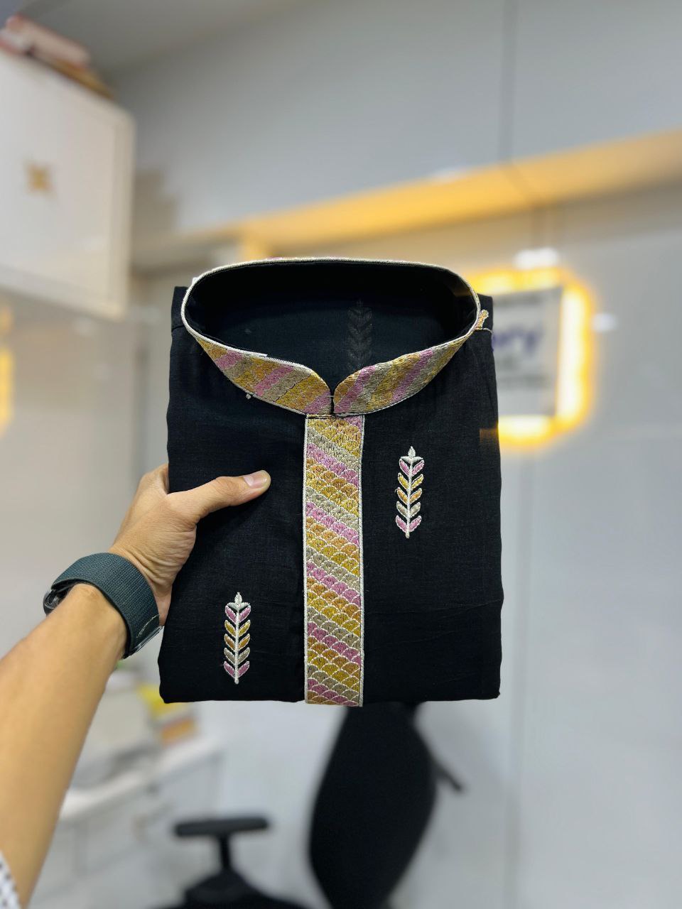 Men’s Embroidered Kurta Set