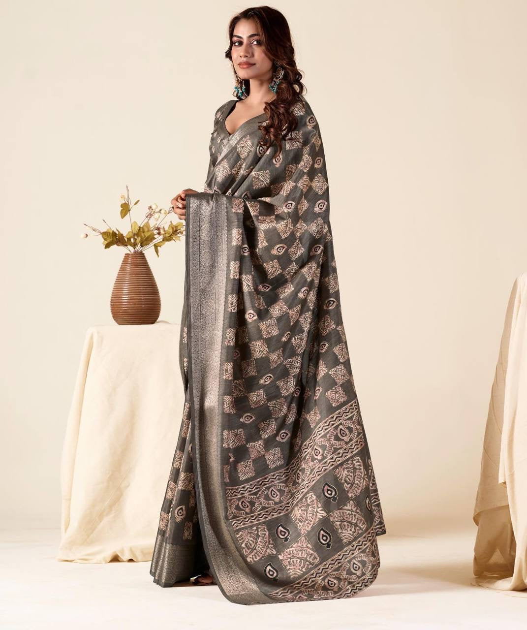 Yara Dola Silk with Foil Print Saree