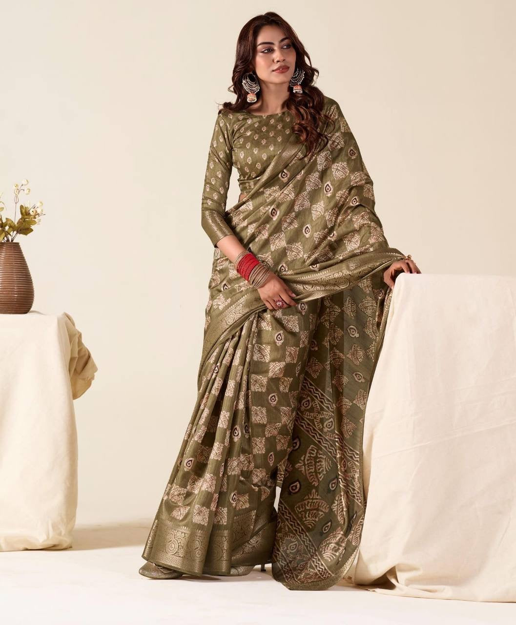 Yara Dola Silk with Foil Print Saree