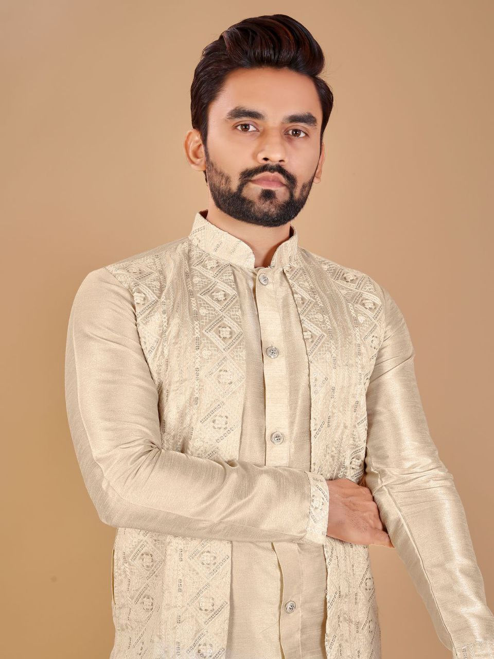 Men Kurta Pyjamas Set with attached Jacket