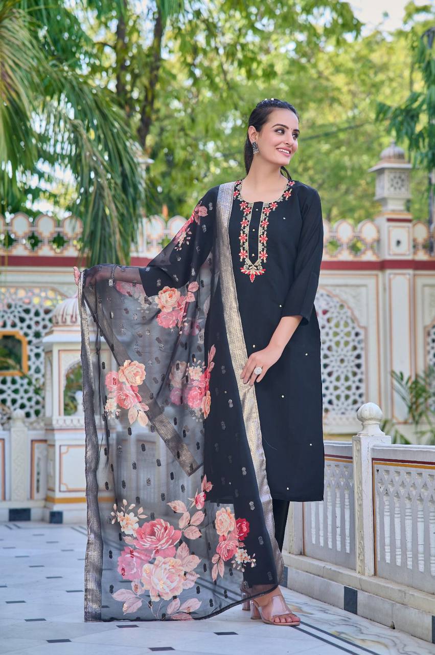 Graceful Black Kurti Set 🌸