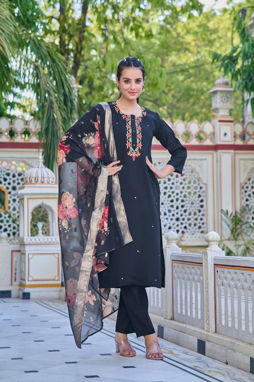 Graceful Black Kurti Set 🌸