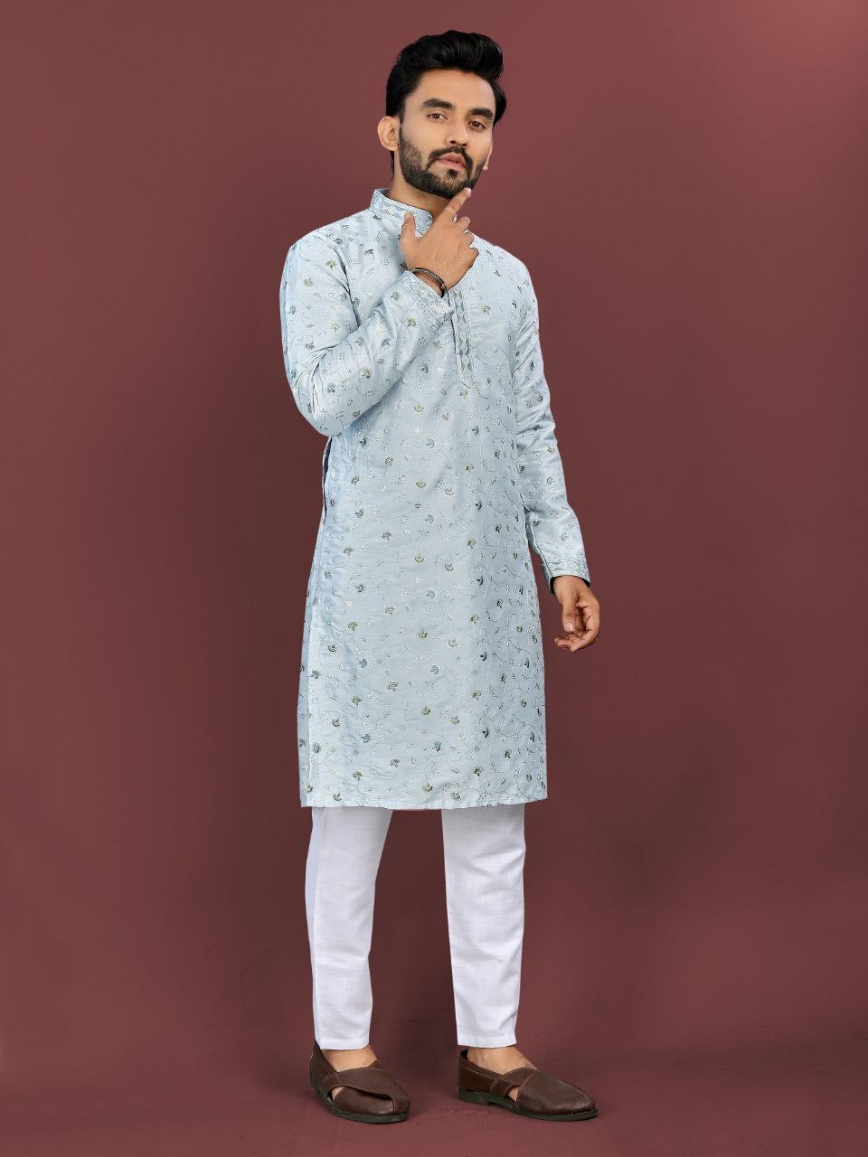 Diwas Men Embroidered Kurtas