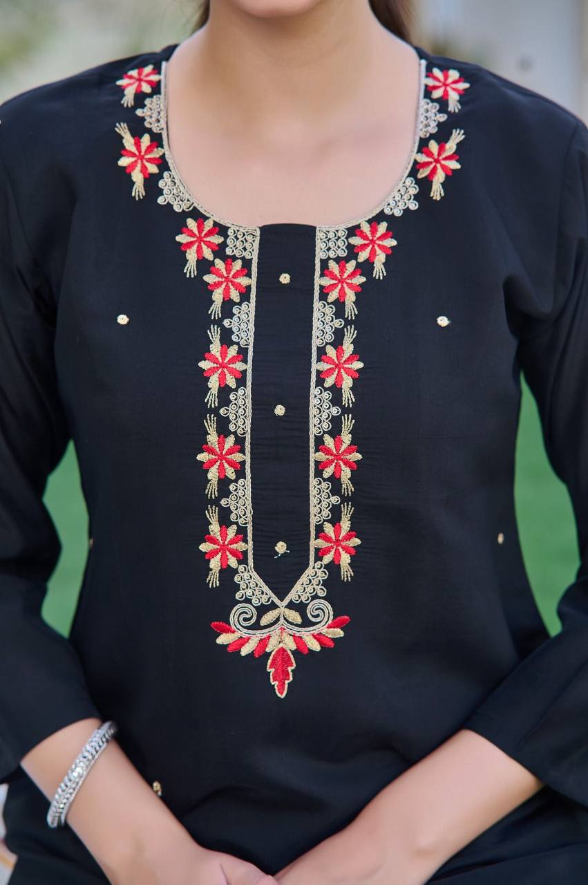 Graceful Black Kurti Set 🌸