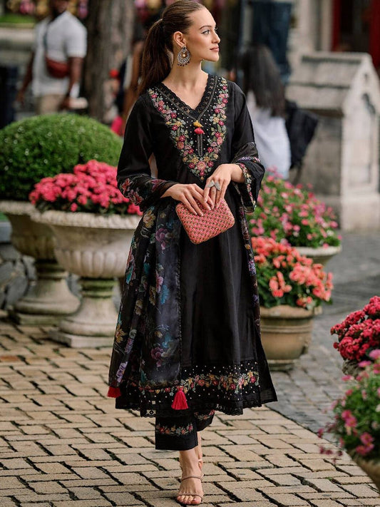 Elegant Black Viscose Chanderi Embroidered Kurti Set